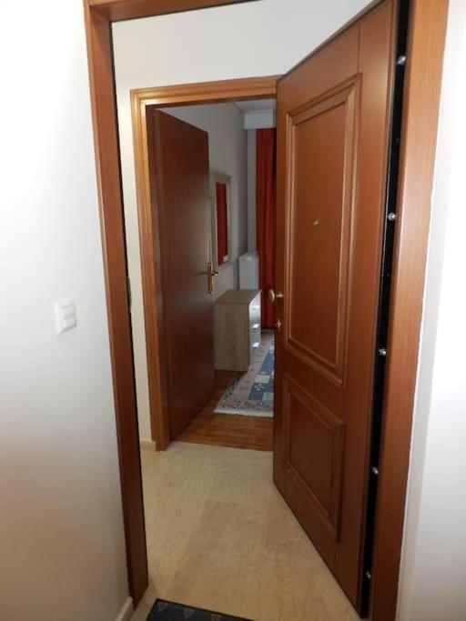 Your Cozy Six Street Apartment لاريسا المظهر الخارجي الصورة
